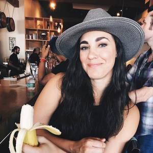 Meet your Posher, Leslie